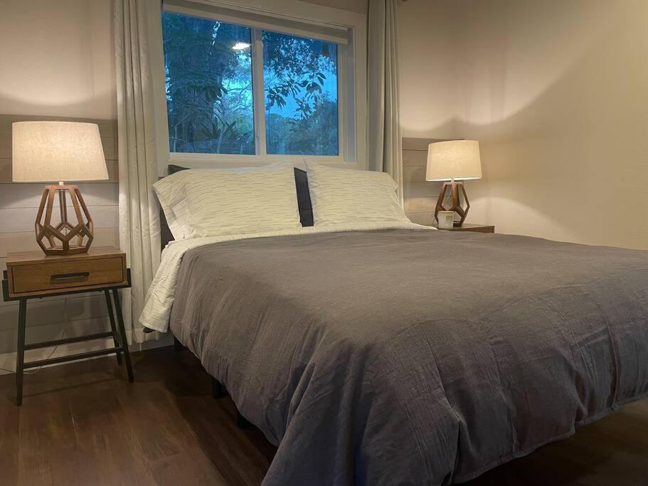 Shares Courtyard Luxury Apt - New! Rockledge Exterior photo