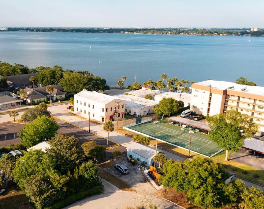 Shares Courtyard Luxury Apt - New! Rockledge Exterior photo