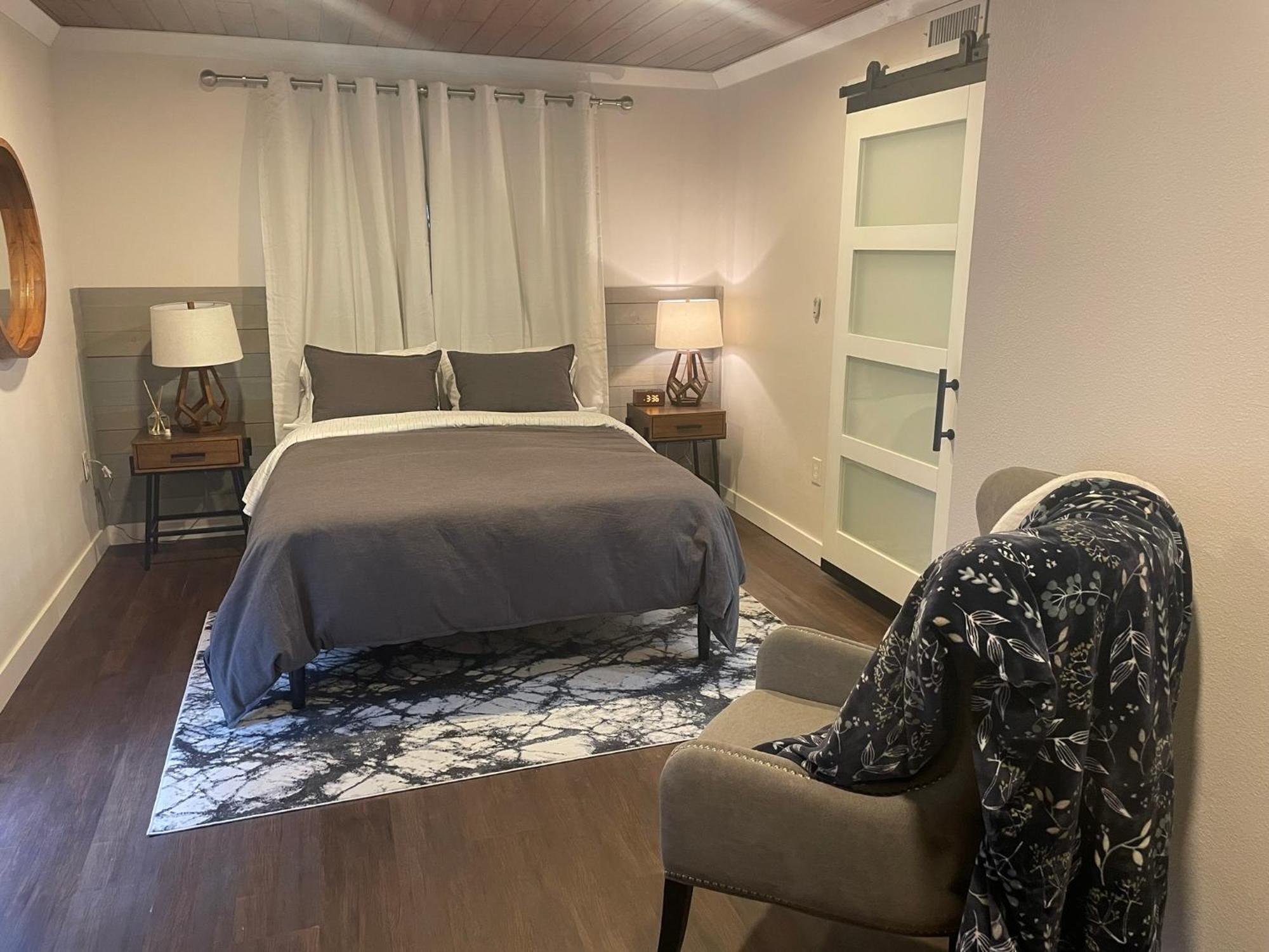 Shares Courtyard Luxury Apt - New! Rockledge Exterior photo